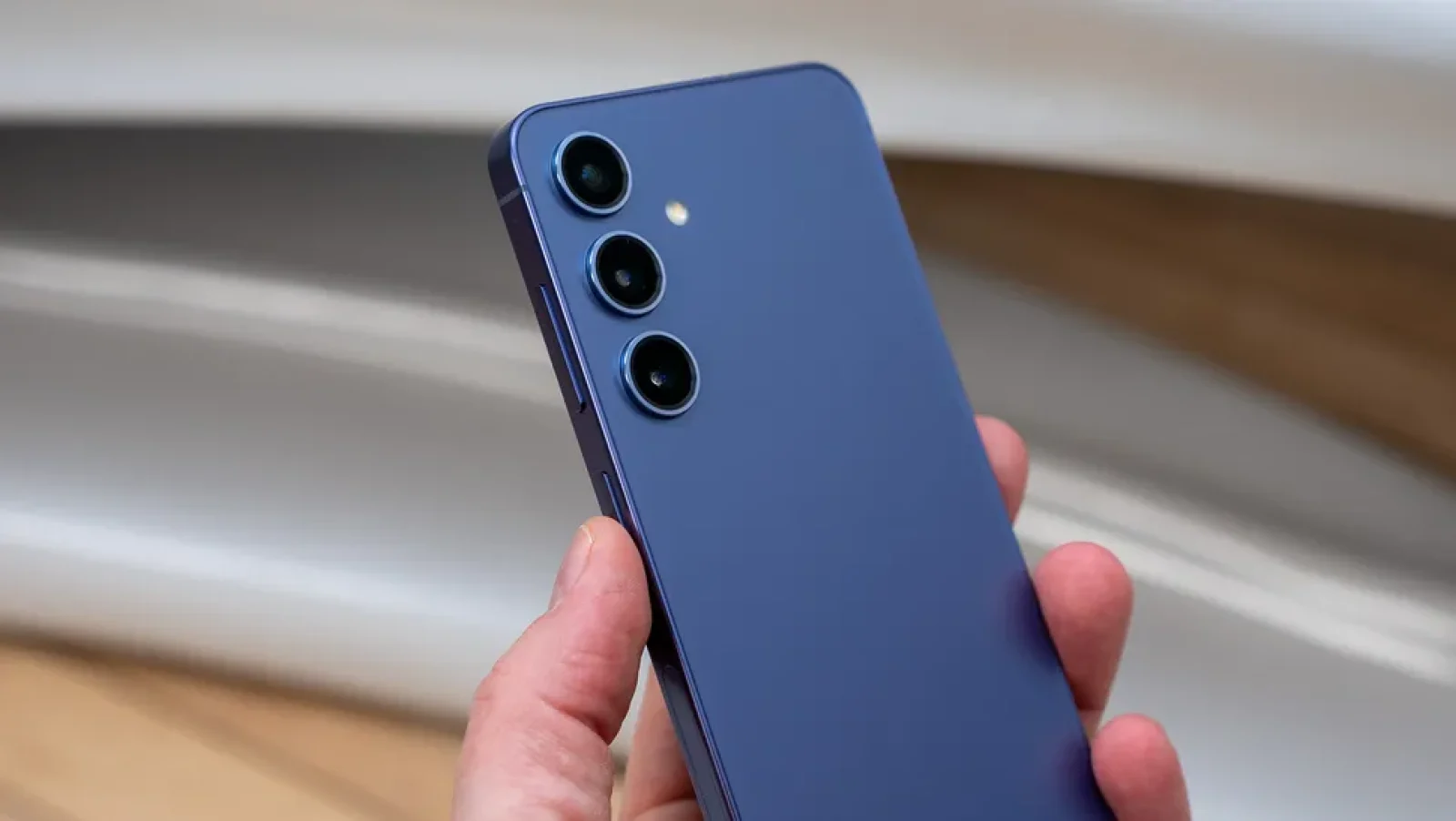 Google Pixel 9 vs Samsung Galaxy S24